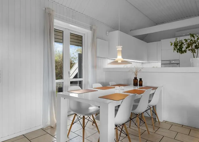 Rolfkarl - 250m From The Sea By Interhome Feriehus Mesinge